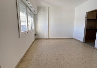 VENTA - DEPTO TRES AMBIENTES EN SEMIPISO - CONTRAFRENTE ABIERTO