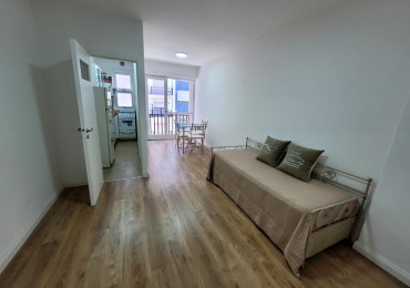 VENTA - DEPTO UN AMBIENTE - FRENTE - BALCON