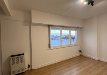 VENTA - DEPTO TRES AMBIENTES EN SEMIPISO - CONTRAFRENTE ABIERTO
